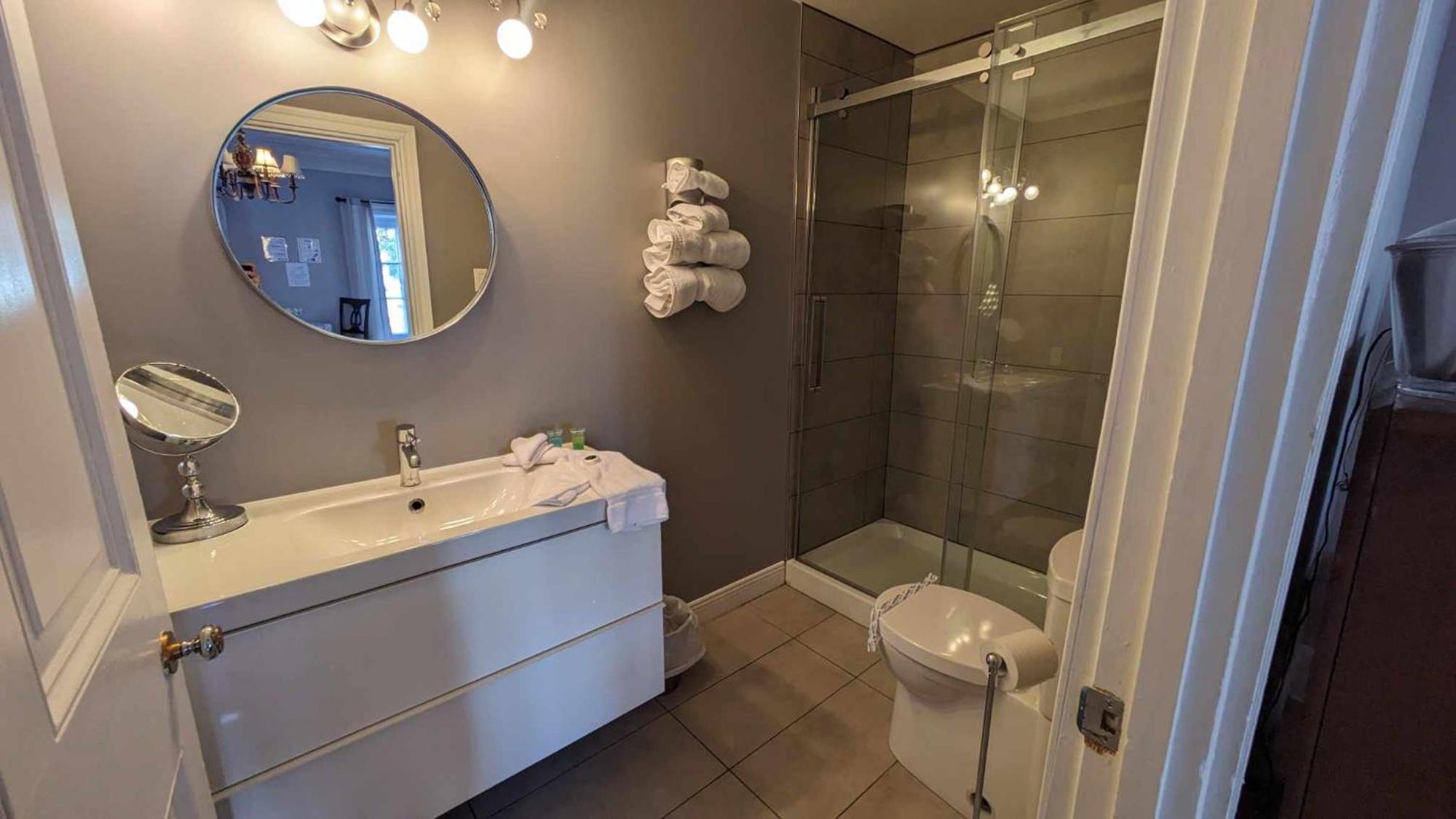 Hotel La Maison Rousseau à Montmagny Chambre photo